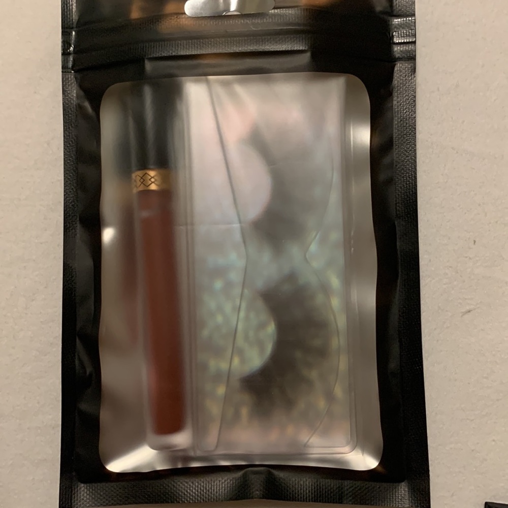 Makeup bundle - Picture 3 of 3